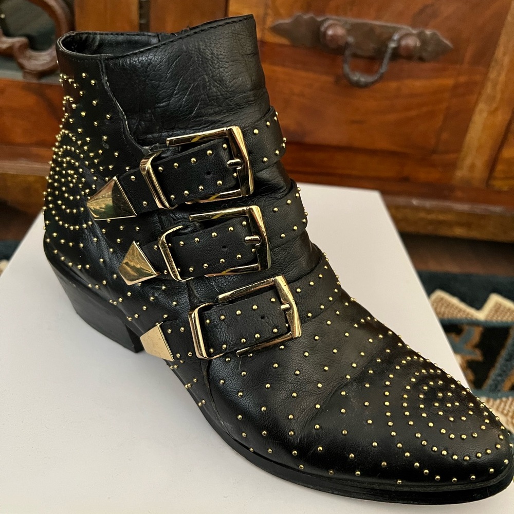 Steve Madden “Madhouse” Buckle Black Leather Gold Studded Ankle Boots Size 6.5! - Picture 6 of 14